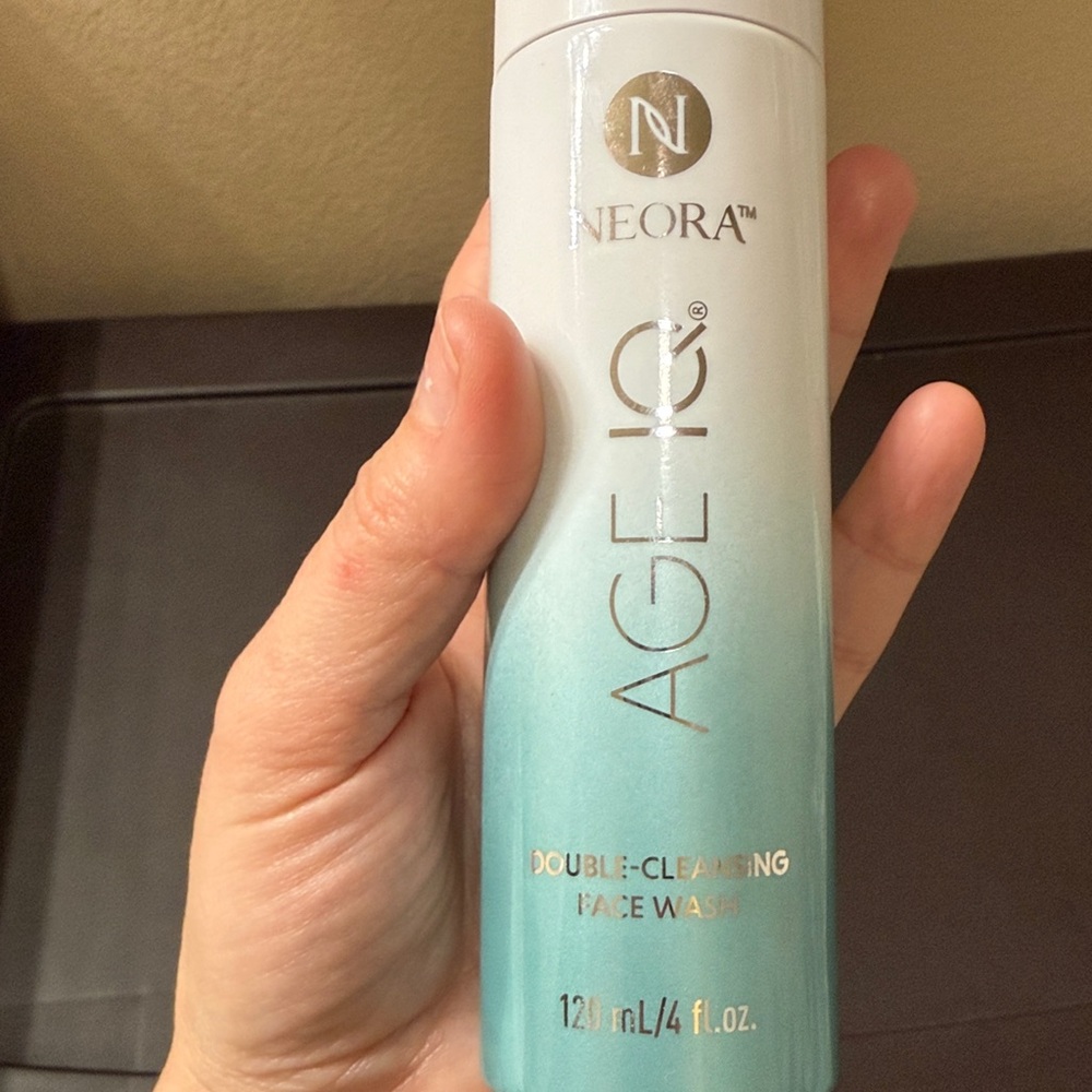 Neora Age IQ Double Cleansing Face Wash - Picture 2 of 2
